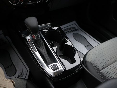 Used 2025 Chevrolet Trax LT w/ Driver Confidence Package image 37