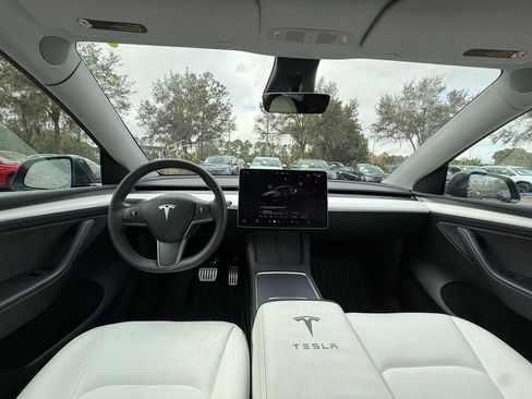Used 2023 Tesla Model Y Long Range image 19