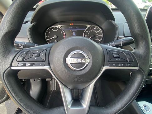 Used 2024 Nissan Altima 2.5 SV FWD image 18
