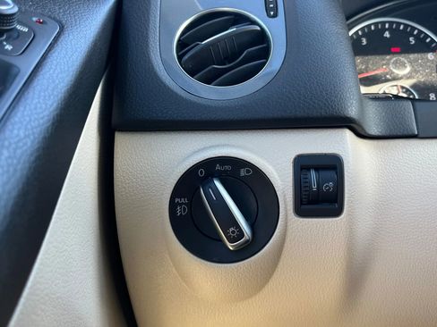 Used 2016 Volkswagen Tiguan SE image 19