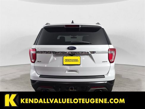 Used 2018 Ford Explorer XLT image 4