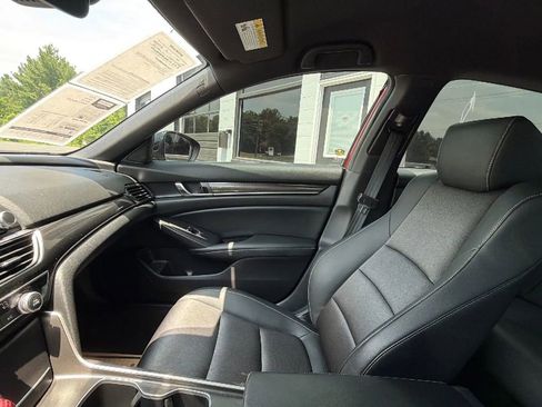 Used 2018 Honda Accord Sport image 31