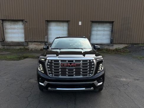Used 2025 GMC Yukon XL Denali w/ Advanced Technology Package AWD/4WD image 2