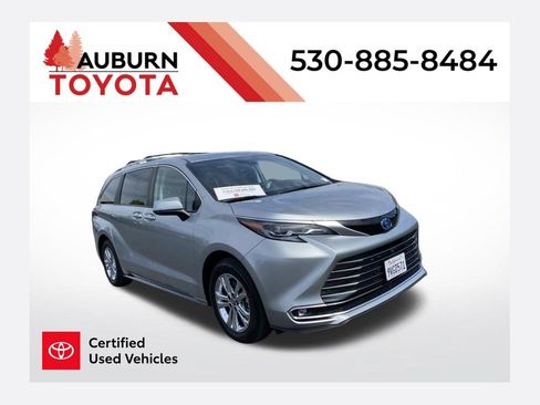 Used 2024 Toyota Sienna Platinum AWD/4WD image 1