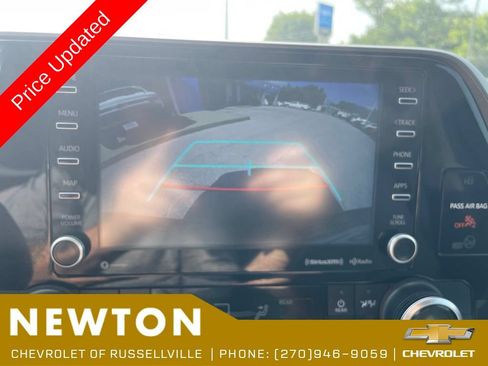 Used 2022 Toyota Highlander LE AWD/4WD image 11