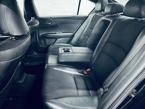 Used 2017 Honda Accord Sport image 18