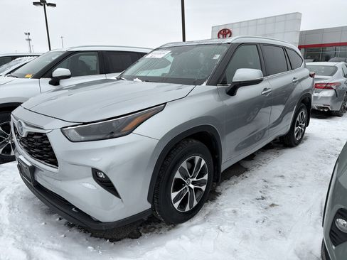 Certified 2022 Toyota Highlander XLE image 5