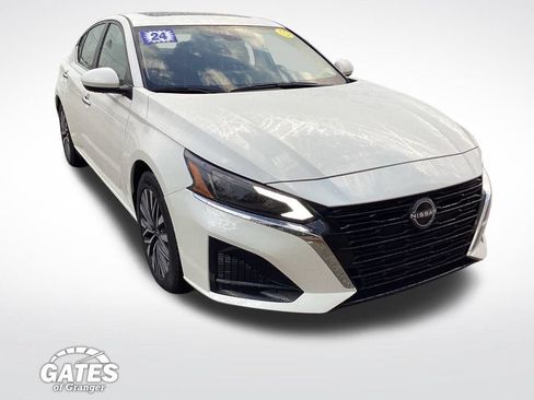 Used 2024 Nissan Altima 2.5 SV w/ SV Premium Package FWD image 1
