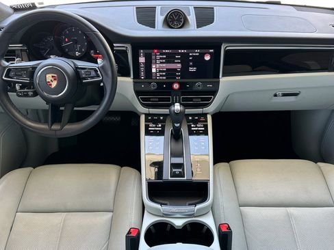 Certified 2023 Porsche Macan AWD/4WD image 6