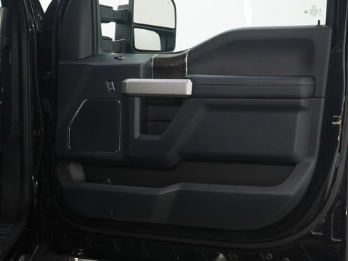 Used 2022 Ford F350 Lariat w/ Chrome Package image 12