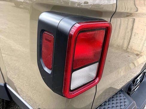 Used 2020 Jeep Gladiator Overland image 28