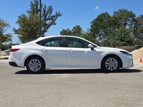 Used 2025 Toyota Camry LE FWD image 6