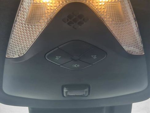 Used 2019 Toyota C-HR Limited image 22