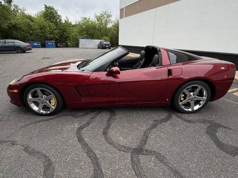 Used 2007 Chevrolet Corvette Coupe w/ Performance Package RWD image 4