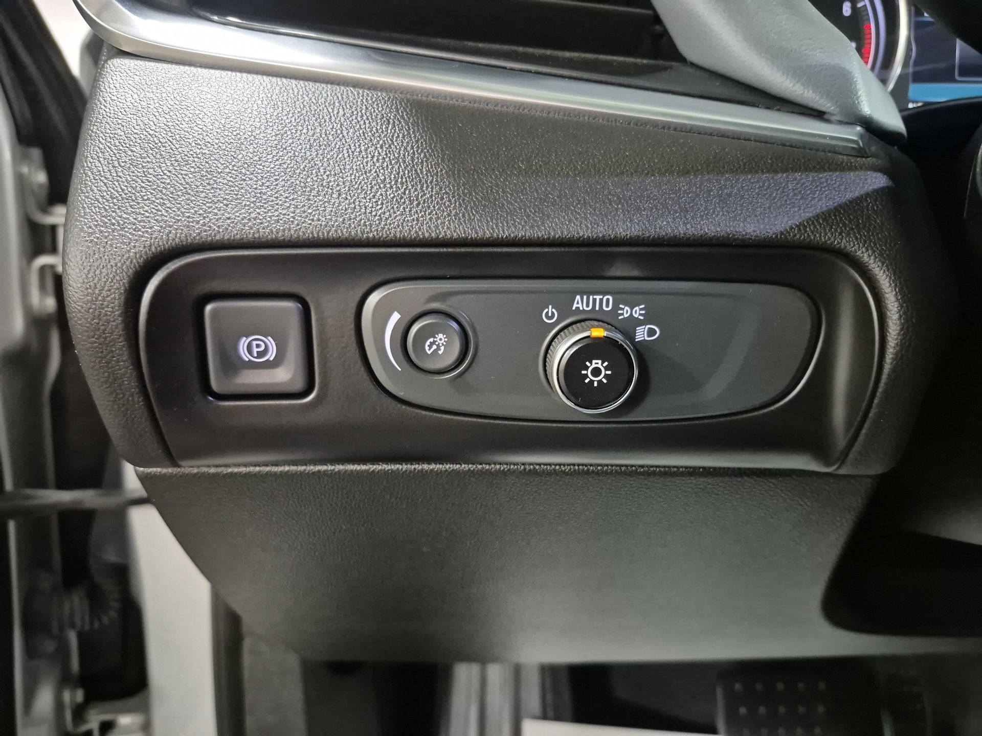 Used 2019 Buick Enclave Essence AWD/4WD image 18