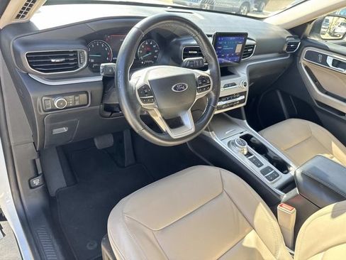 Used 2023 Ford Explorer XLT w/ Equipment Group 202A RWD image 18