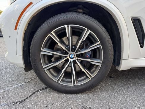 Used 2022 BMW X5 xDrive40i w/ M Sport Package AWD/4WD image 11
