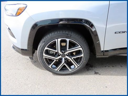 Used 2025 Jeep Compass Limited w/ Elite Group image 4