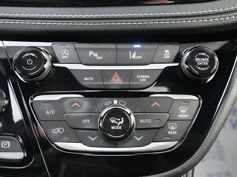 Used 2023 Chrysler Pacifica Limited w/ S Appearance Package AWD/4WD image 41