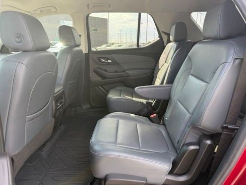 Used 2020 Chevrolet Traverse LT w/ LT Premium Package AWD/4WD image 9