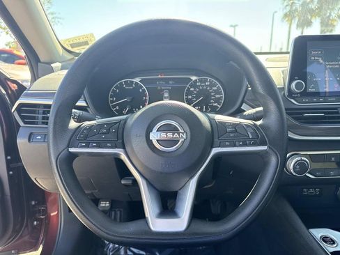 Certified 2025 Nissan Altima 2.5 SV FWD image 27