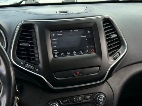 Used 2020 Jeep Cherokee Latitude w/ Cold Weather Group AWD/4WD image 19