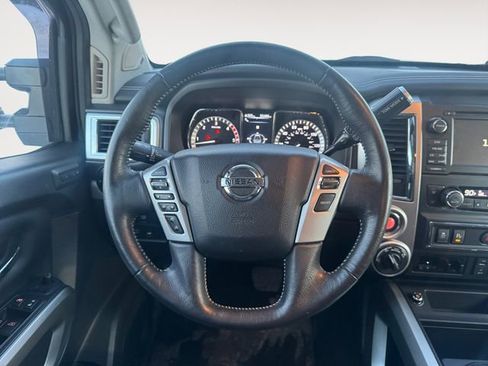 Used 2018 Nissan Titan PRO-4X w/ Pro-4x Convenience Package AWD/4WD image 12