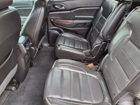 Used 2021 GMC Acadia Denali w/ Denali Technology Package FWD image 9