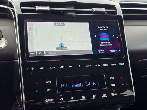 Used 2022 Hyundai Santa Cruz Limited image 15