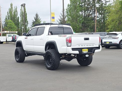 Used 2021 Toyota Tacoma TRD Off-Road w/ Technology Package AWD/4WD image 4