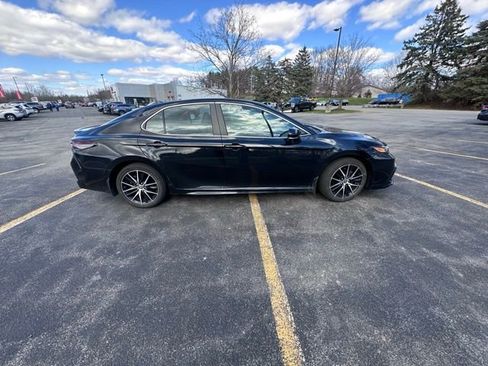 Used 2024 Toyota Camry SE image 2