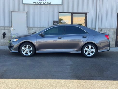 Used 2014 Toyota Camry SE FWD image 6
