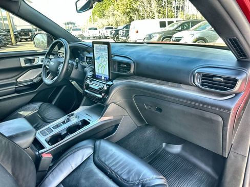 Used 2021 Ford Explorer Platinum w/ Premium Technology Package image 29