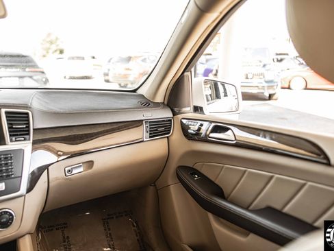 Used 2016 Mercedes-Benz GL 450 4MATIC w/ Premium I Package image 40