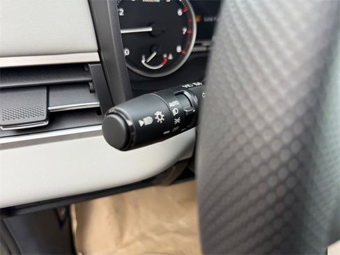 New 2025 Mitsubishi Outlander SE image 14