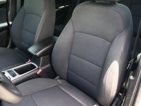 Used 2018 Chevrolet Cruze LS FWD image 11