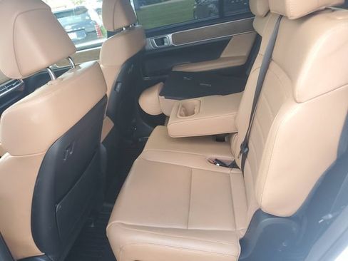 Used 2025 Hyundai Santa Fe Limited AWD/4WD image 13
