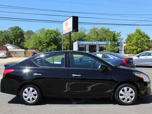 Used 2015 Nissan Versa SV image 4