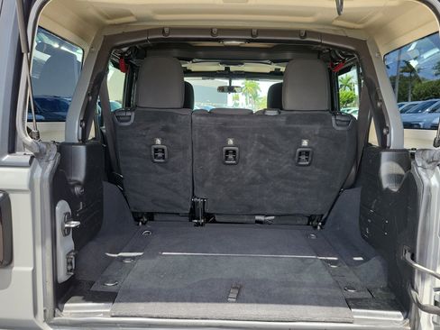 Used 2018 Jeep Wrangler Unlimited Sport S AWD/4WD image 11