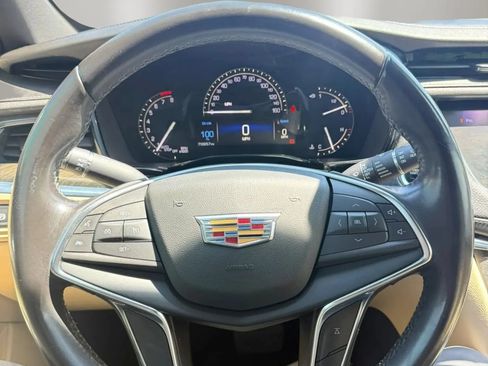 Used 2018 Cadillac XT5 FWD image 15