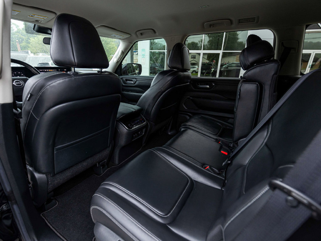 Used 2025 Nissan Armada SV AWD/4WD image 28