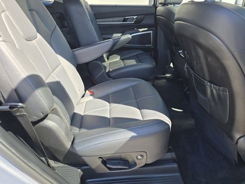 Used 2023 Kia Telluride EX w/ EX Captain's Chair Package image 5