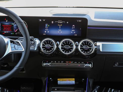 New 2026 Mercedes-Benz GLB 250 image 11