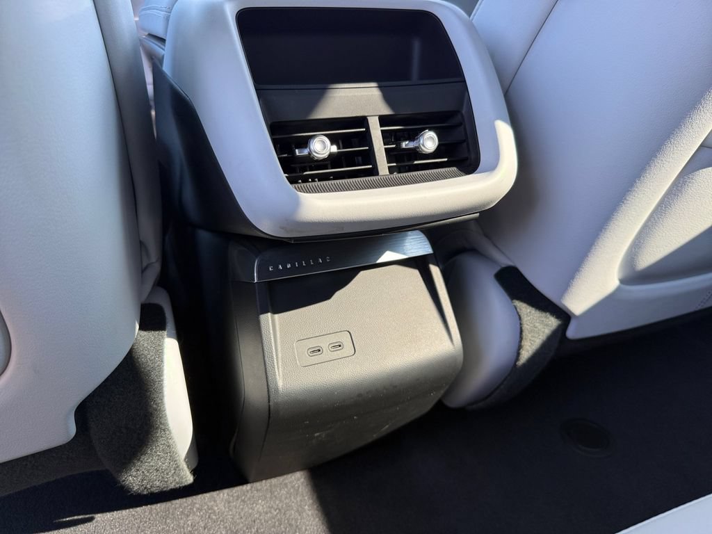 Used 2024 Cadillac Lyriq Luxury RWD image 16