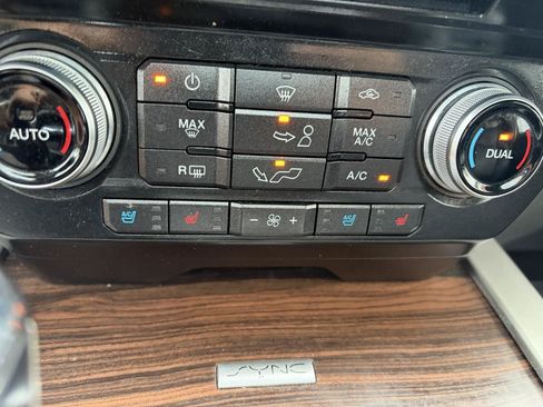 Used 2016 Ford F150 Lariat w/ Equipment Group 502A Luxury AWD/4WD image 33