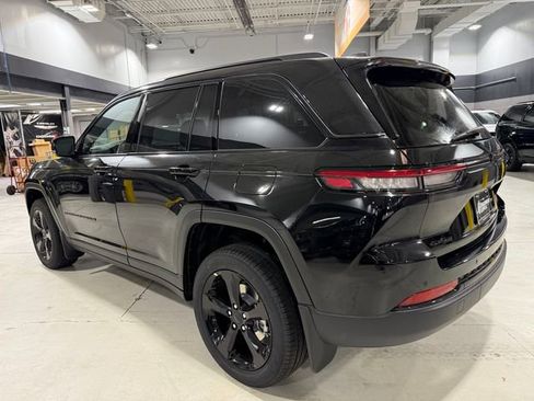 New 2025 Jeep Grand Cherokee Limited w/ Black Appearance Package image 11