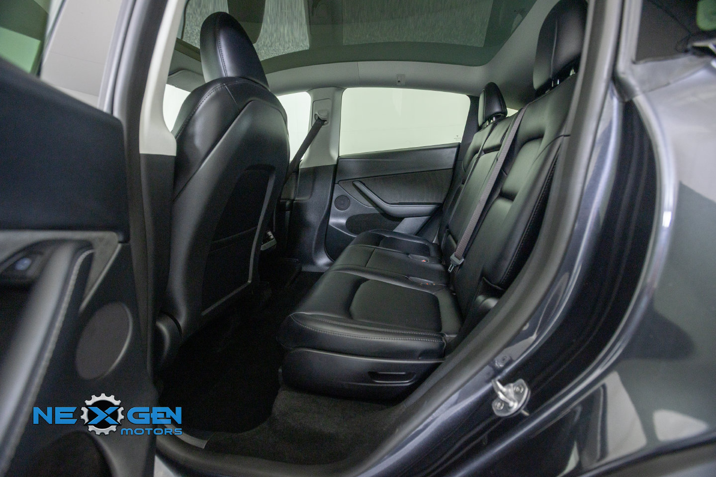 Used 2024 Tesla Model Y Long Range AWD/4WD image 27
