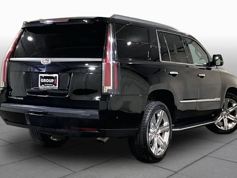 Used 2019 Cadillac Escalade Luxury AWD/4WD image 13