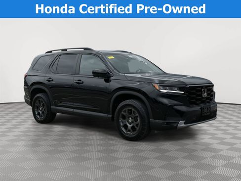 Certified 2025 Honda Pilot TrailSport image 1