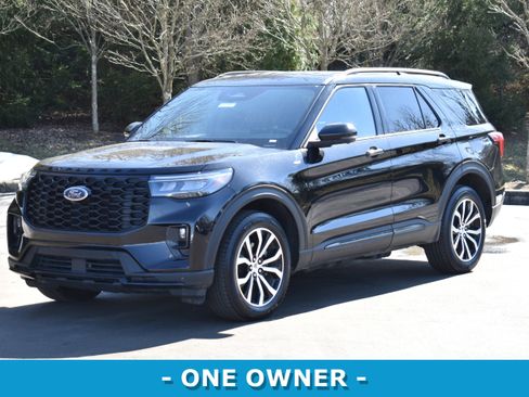 Used 2025 Ford Explorer ST-Line image 3